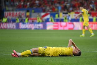 塞维利亚官方：拉梅拉右膝轻微扭伤，缺席本赛季剩余比赛